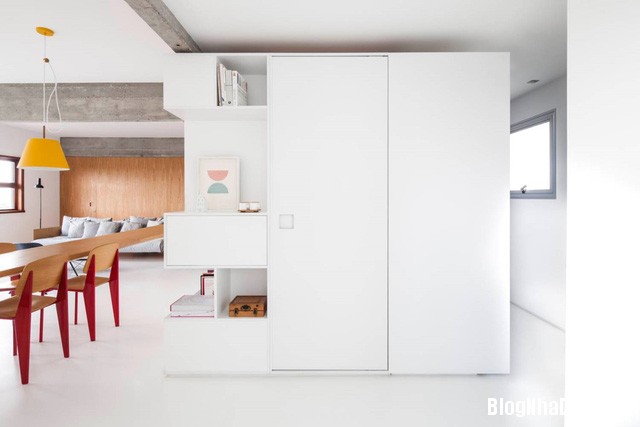 Thiết kế tối giản bỏ bớt tường khiến nhà 96 m2 trở nên thật rộng rãi