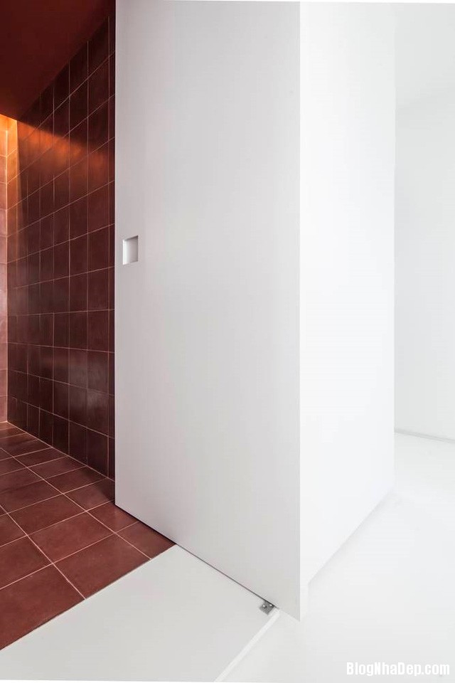 Thiết kế tối giản bỏ bớt tường khiến nhà 96 m2 trở nên thật rộng rãi