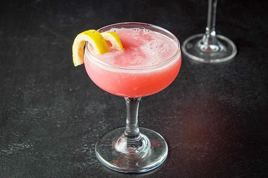 Cách Làm Cocktail Pink Lady Cho Quý Cô Sành Điệu