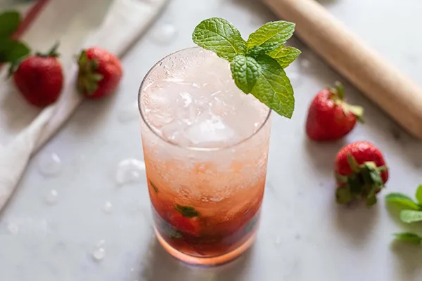 Cách Làm Mojito Dâu Tây Đốn Tim Cô Nàng Cá Tính