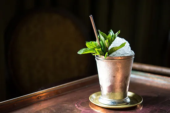 Cách Pha Cocktail Mint Julep Hương Bạc Hà Thanh Mát